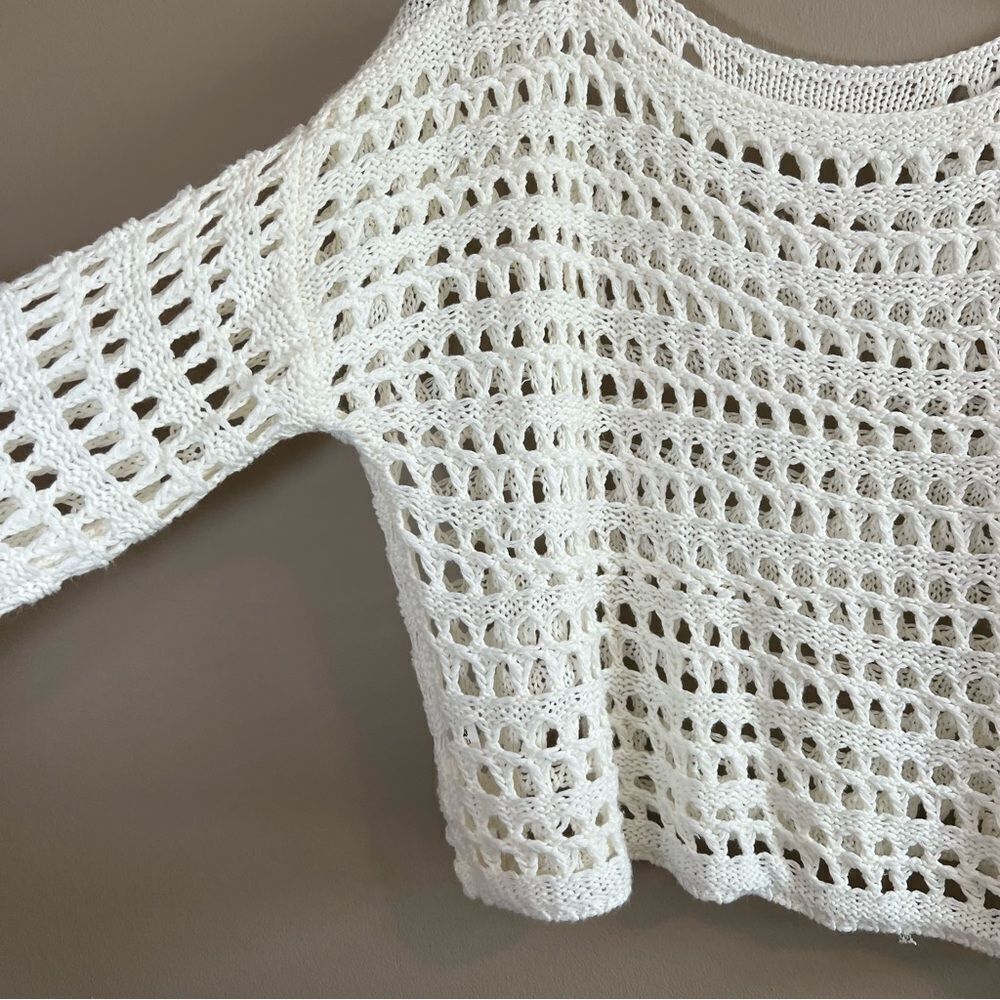 ✨ Women’s White Open Knit Sweater Medium - Picture 5 of 9